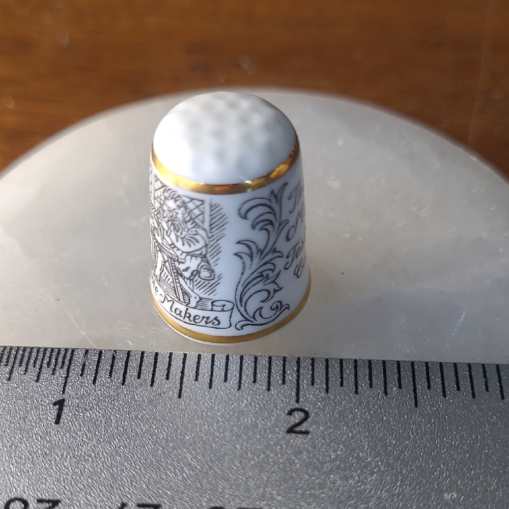Sutherland Porcelain Thimble with Gold Trim - Picture 5 of 6